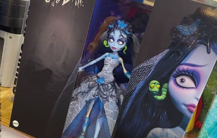 Monster High lanza muñeca de Emily de ‘El cadáver de la novia’