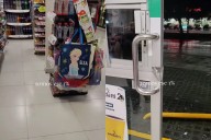 Entran a Oxxo de madrugada; descubren que estaba abierto porque lo habían robado