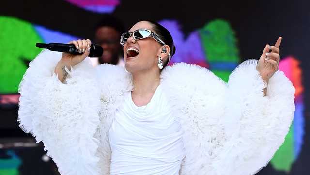 Jessie J postpones tour, saying she’s having more surgery after breast cancer diagnosis