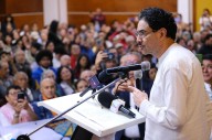 Senador Cepeda dice que Uribe busca dilatar su proceso para favorecer campaña electoral