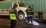 De 8 m de profundidad, el socavón en el que cayó camión en Iztapalapa