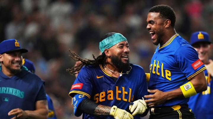 J.P. Crawford hits 2-run homer in 9th to lift the Mariners past the Rangers, 4