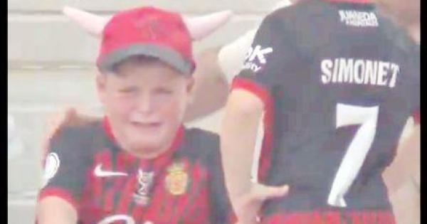 Real Mallorca: Las lágrimas de un joven aficionado que encogen el corazón de la afición