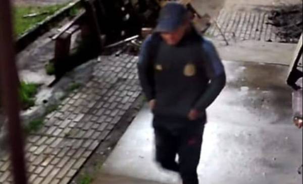 Otro club castigado por la inseguridad en La Plata: robo y destrozos captados por una cámara