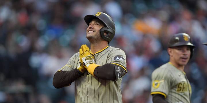 Jose Iglesias homers to help Padres in NL West race