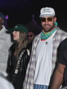 Every Lover-Themed Easter Egg in Taylor Swift & Travis Kelce’s Engagement Photos