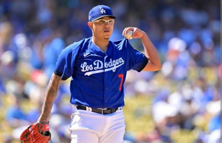Julio Urías es invitado a pretemporada de Tomateros
