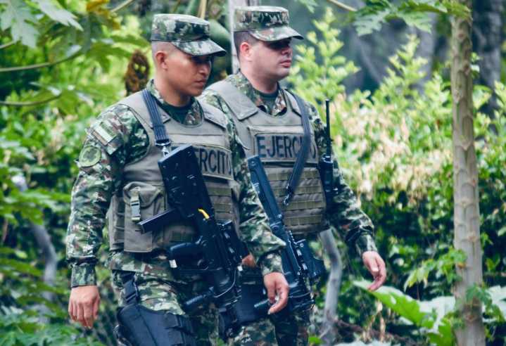 Secuestro de militares y policías por la comunidad hace carrera en medio de la impunidad