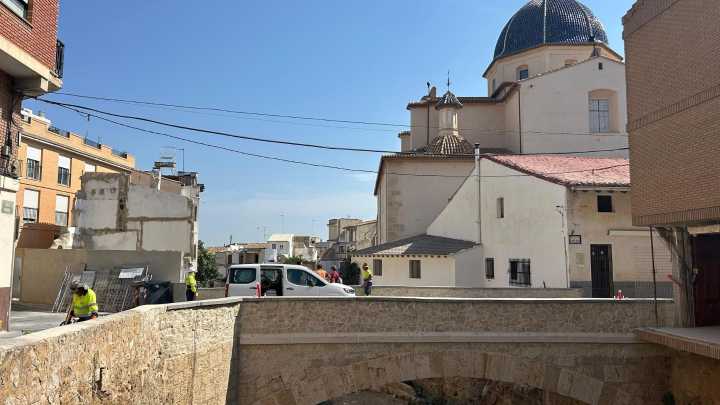 Chiva recupera su Puente Viejo a tiempo para las fiestas del Torico