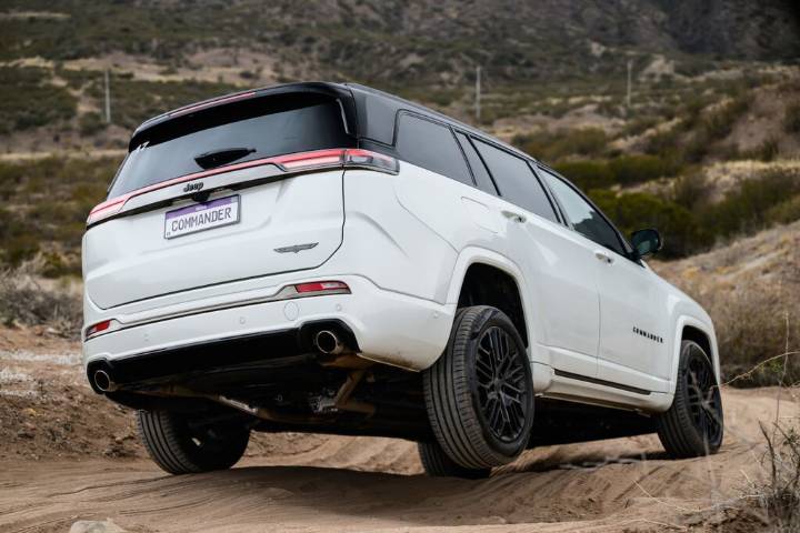 Jeep renovó el Commander (2026): estos son los cambios del SUV con siete asientos