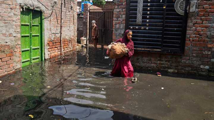 Floods affect 1.2 million, displace nearly 250,000 in eastern Pakistan
