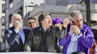 Denuncian insultos racistas desde la comitiva presidencial