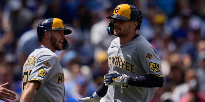 Brice Turang hits a 2-run homer as Brewers widen NL Central lead over Cubs with 4