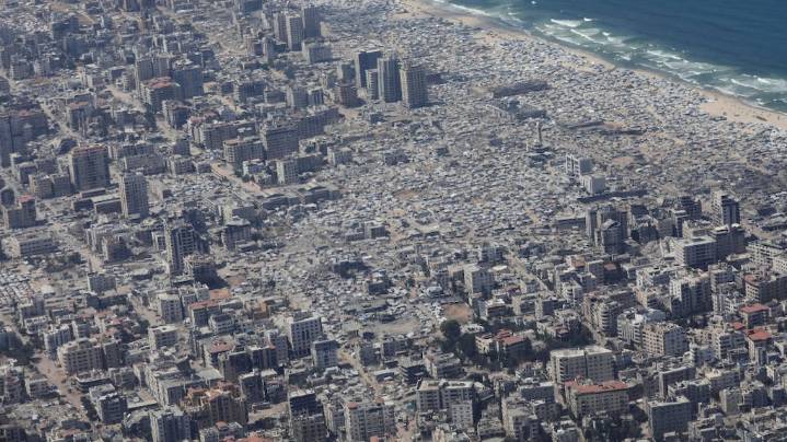 Israel anunció una nueva ofensiva en Gaza mientras miles de personas salieron a la calle para pedir una tregua