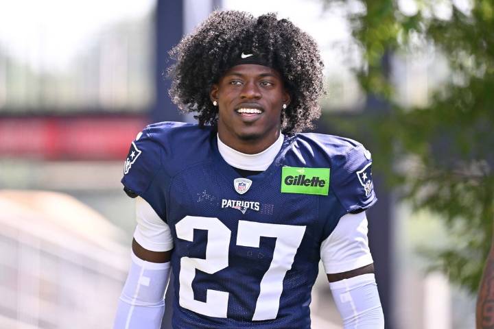 Deadspin | Report: Patriots CB Marcellas Dial suffers torn ACL