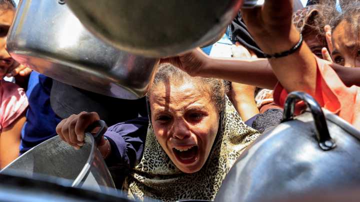 Netanyahu ordena negociaciones para liberar rehenes, pero mantiene ofensiva sobre Gaza