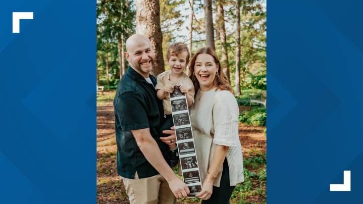 Ohio couple celebrates birth of quintuplets with tree