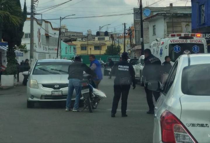 AUTOMOVILISTA ATROPELLÓ Y DEJÓ LESIONADO A UN MOTOCICLISTA EN IXTLAHUACA