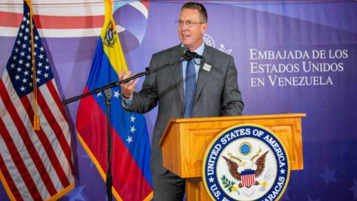El exembajador James Story califica como una »fábula» las teorías de una invasión de EEUU. a Venezuela