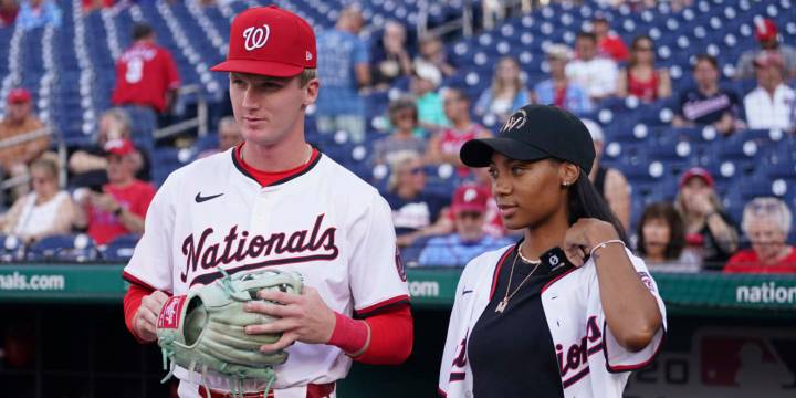 Mo'ne Davis throws first pitch to Robert Hassell III