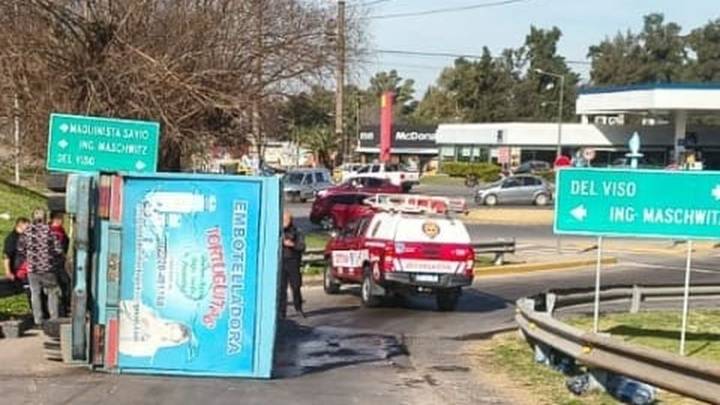 Volcó una camioneta en Panamericana y Ruta 26.
