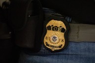 Maestra afirma que uno de sus estudiantes fue detenido por ICE y no pudo ducharse durante una semana
