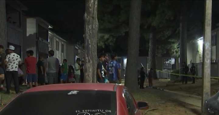 1 killed after 2 brothers shot at Parkway Village apartments, police say