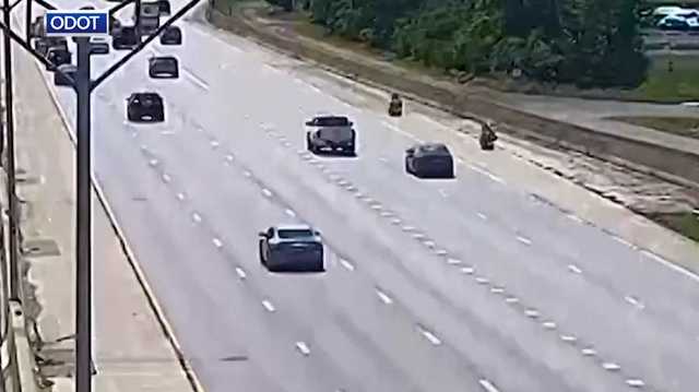 Wild video shows electric wheelchair riders traveling along Ohio interstate