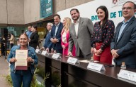 Entregan títulos de propiedad a 96 familias tijuanenses