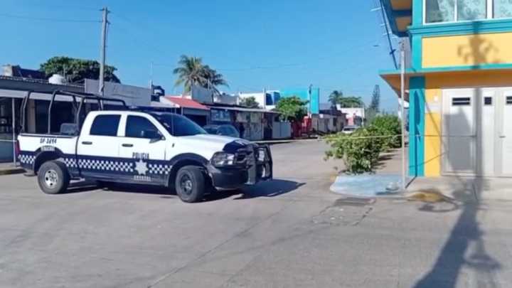 Abandonan Cabeza de Cerdo Dentro de Hielera en Vía Pública en Coatzacoalcos, Veracruz