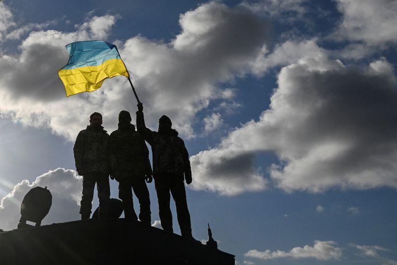 Europeans to back Zelenskiy in Washington as Trump presses Ukraine deal