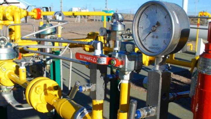 Barril, metro cúbico y millón de BTU: cómo se mide el petróleo y el gas