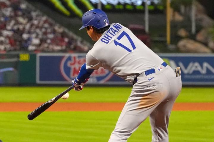 Angels turn triple play when Shohei Ohtani lines out to Zach Neto and 2 Dodgers are caught off base