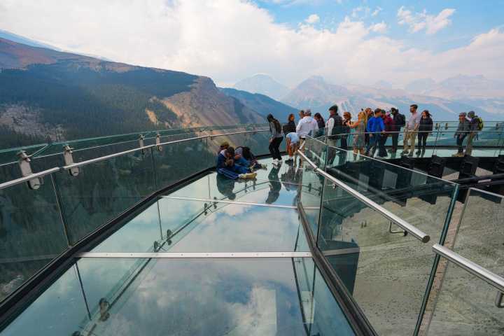 Canadian Government Is Concerned About Canada's Most Beloved National Park And Is Asking Visitors For Help With Photos