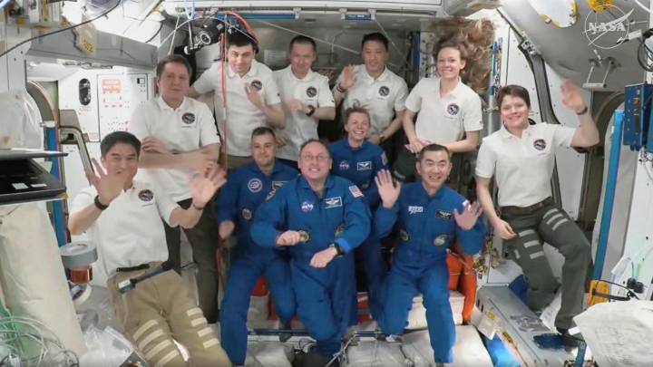 SpaceX delivers 4 astronauts to International Space Station