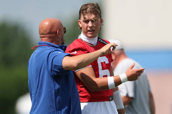 Jaxson Dart Leads Prayers For TJ Moore After Giants Rookie’s Injury Against Patriots Giants rookie Jaxson Dart leads prayers for teammate TJ Moore after injury vs Patriots, uniting fans and teammates 