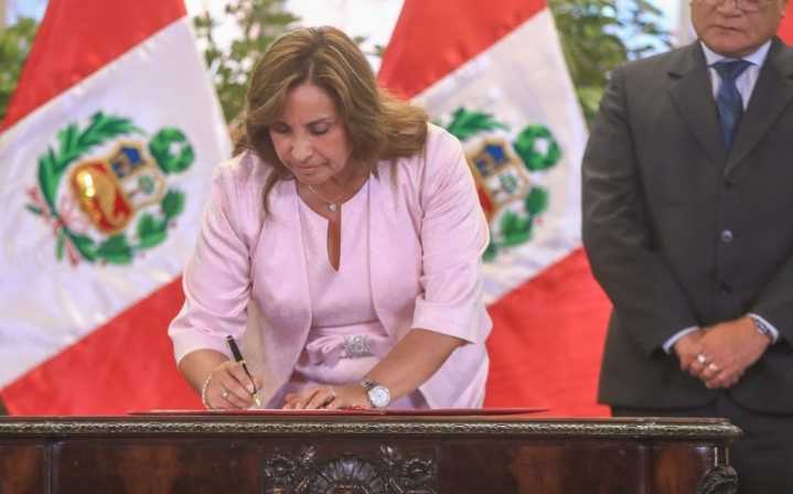 Presidenta de Perú desoye a Corte IDH y promulga ley de amnistía