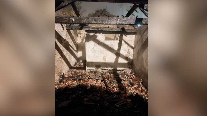 Arde por completo una casa okupada en Moaña