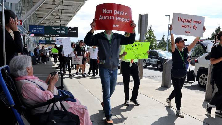 Air Canada flight attendants defy back