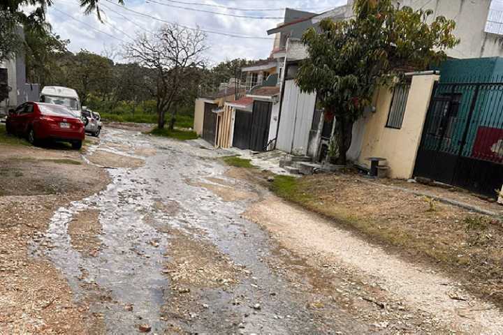 Denuncia una fuga de aguas negras en Nixticuil