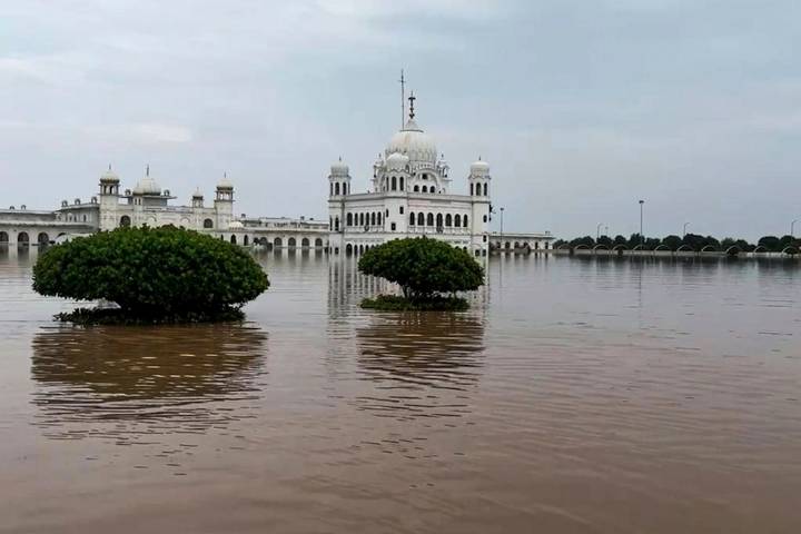 Floods affect 1.2 million, displace nearly 250,000 in eastern Pakistan
