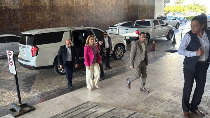 Se reúne la gobernadora con senadores de la república