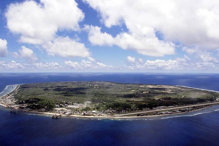Australian government signs deal to deport former detainees without visas to Nauru