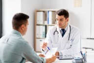 Cómo lograr que los hombres vayan al médico: barreras y soluciones