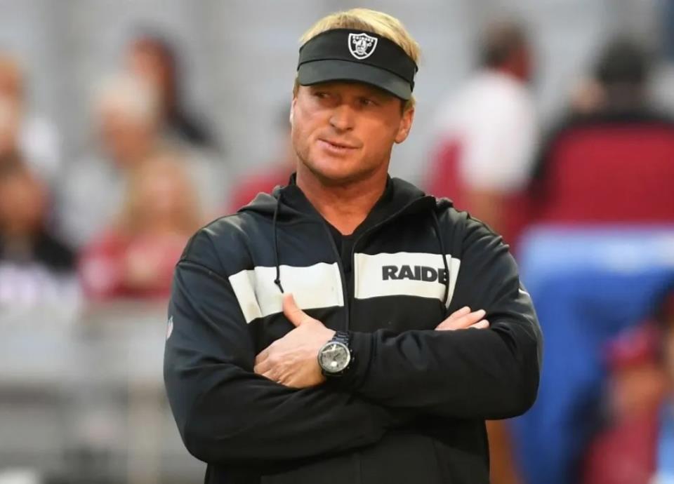 Sigue Gruden con demanda contra NFL