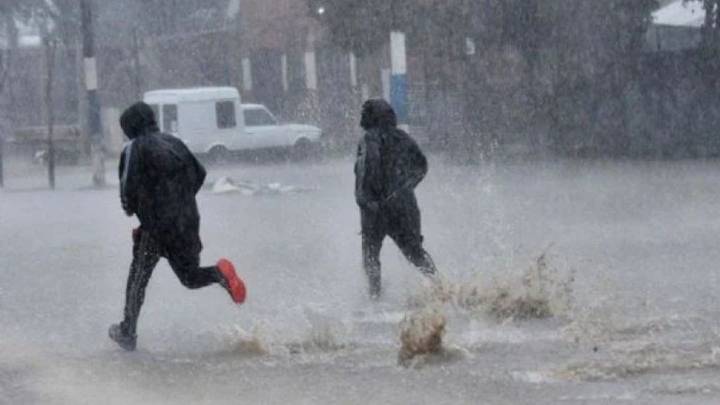 Alerta por lluvias con granizo en Buenos Aires este domingo: informe del SMN