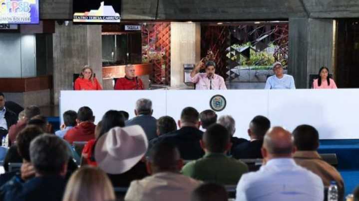 Presidente Nicolás Maduro anuncia activación de 4,5 millones de milicianos en todo el país