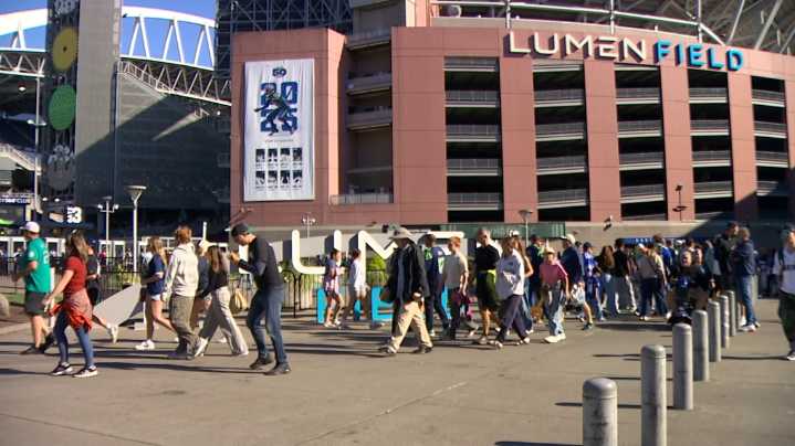 Seattle shows up big for Pete Carroll’s return to Lumen Field
