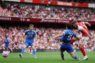 Arsenal defeats Leeds 5-0 in Premier League play