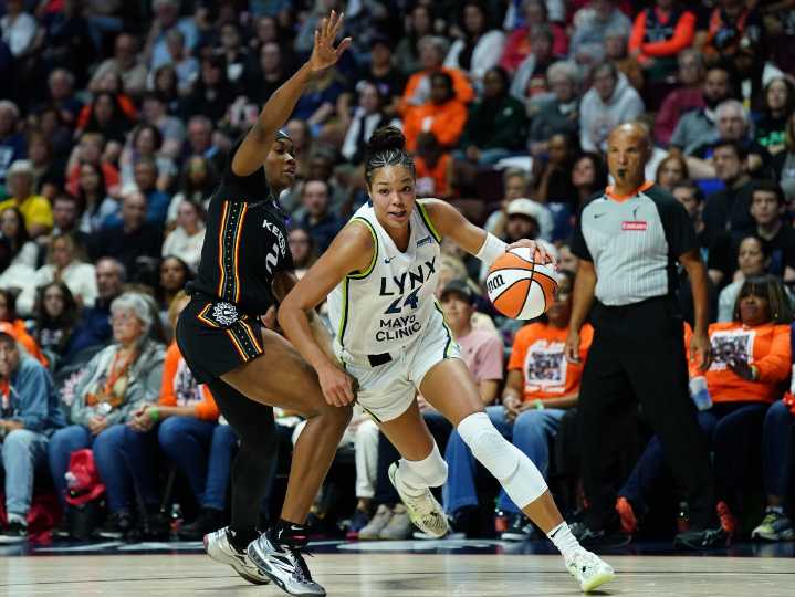 Napheesa Collier helps Lynx handle Sun